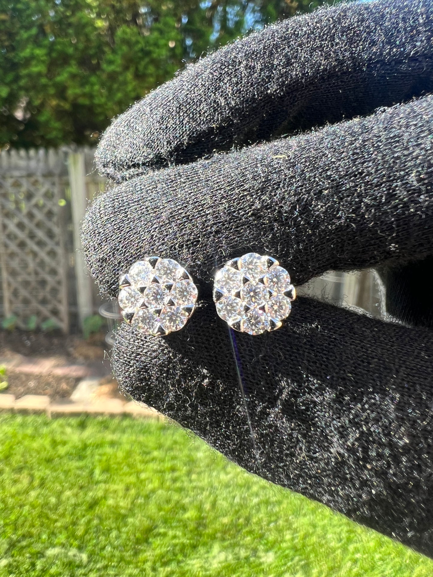 VVS Cluster Screwback Earrings