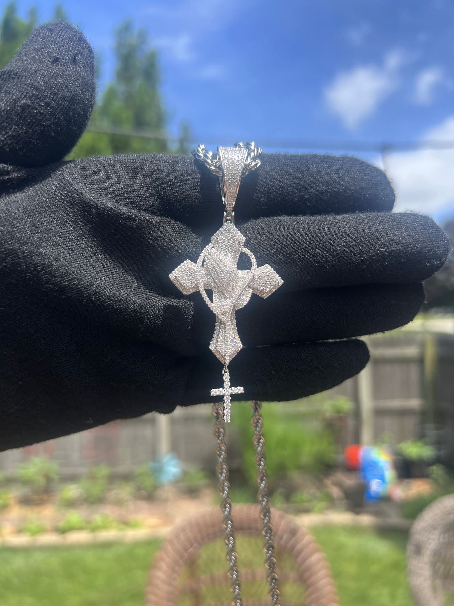 VVS Moissanite Praying Hand Pendant